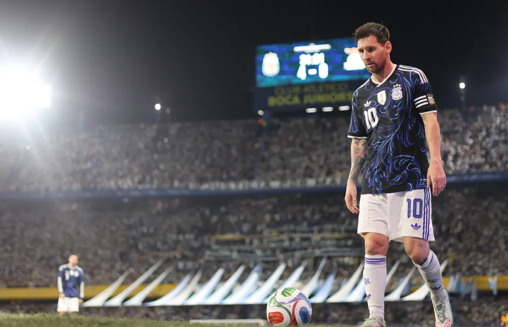 Leo Messi podczas meczu reprezentacji Argentyny, fot. PAP/EPA/JUAN IGNACIO RONCORONI