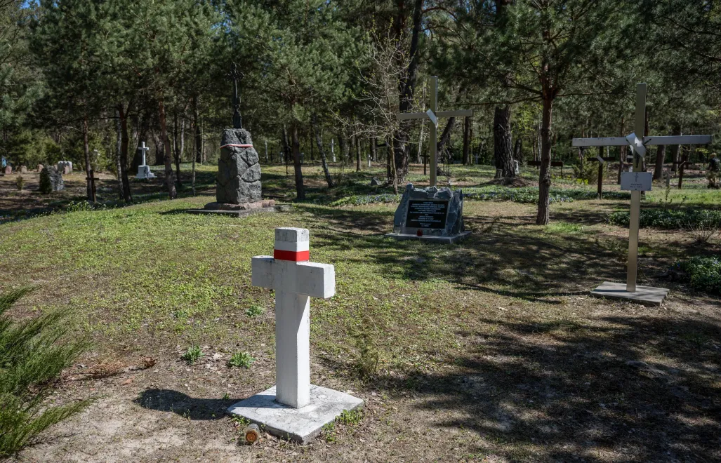 Polski cmentarz w Ostrówkach w obwodzie wołyńskim Fot. PAP/Vladyslav Musiienko