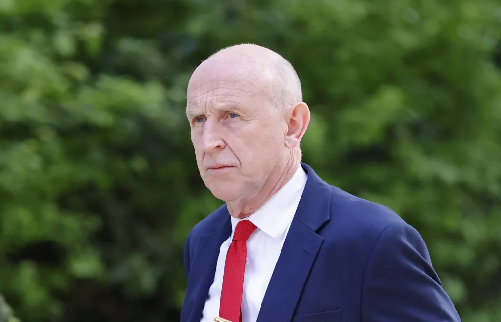 John Healey. Fot. 	PAP/EPA/TOLGA AKMEN