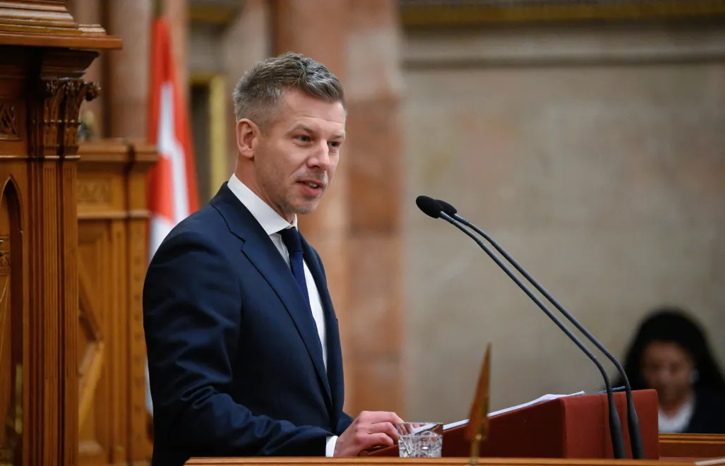 Peter Magyar w węgierskim parlamencie, fot. PAP/EPA/MTI/Boglarka Bodnar