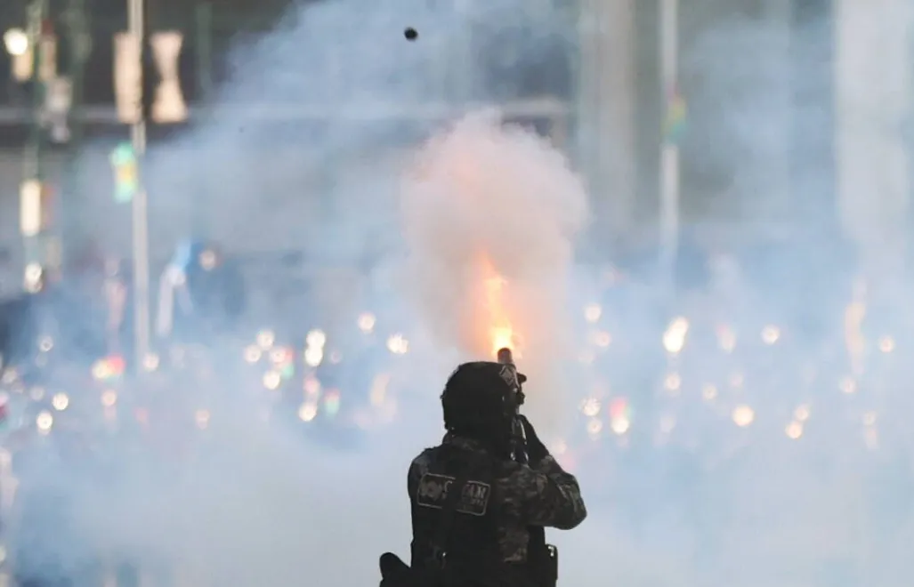 Starcia policji z protestującymi, fot. PAP/EPA/EFE/LUIS GANDARILLAS