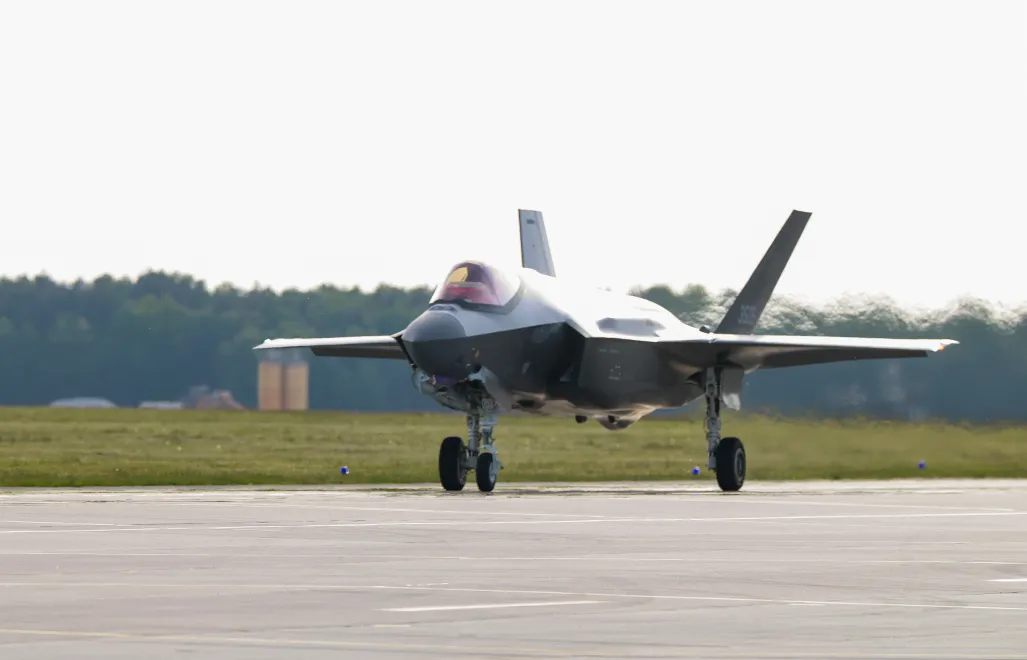 F-35 w 32. Bazie Lotnictwa Taktycznego w Łasku, fot. PAP/Marian Zubrzycki