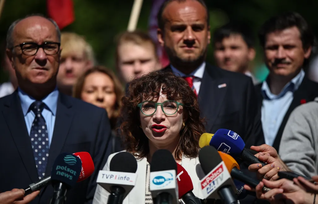 Marszałek Sejmu Włodzimierz Czarzasty (L), posłanka Lewicy Daria Gosek-Popiołek (C) oraz wicewojewoda małopolski Ryszard Śmiałek (C-P), fot. PAP/Łukasz Gągulski