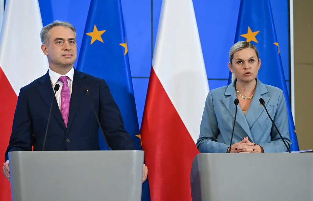 Wicepremier, minister cyfryzacji Krzysztof Gawkowski i minister edukacji Barbara Nowacka. Fot. PAP/Radek Pietruszka