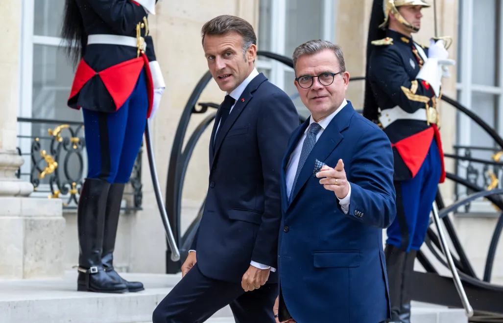 Prezydent Francji Emmanuel Macron i premier Finlandii Petteri Orpo. Fot. PAP/EPA/CHRISTOPHE PETIT TESSON