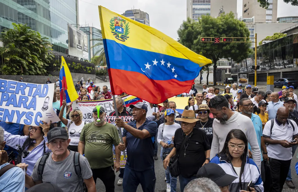 Strajki w stolicy Wenezueli - Caracas. Fot. PAP/EPA/MIGUEL GUTIERREZ