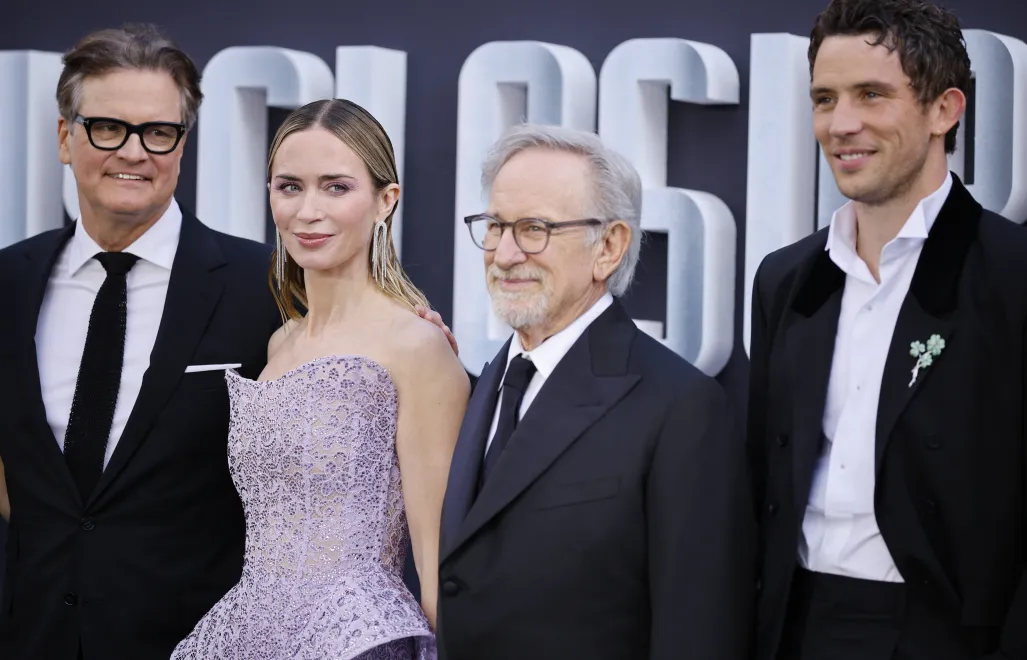 Od lewej: Colin Firth, Emily Blunt, Steven Spielberg i Josh O'Connor. Fot. PAP/EPA/TOLGA AKMEN