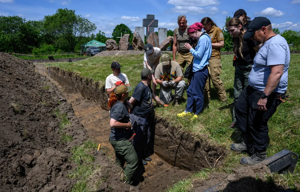 Ексгумаційні роботи в Гуті Пеняцькій. 9.06.2026. Fot. PAP/Vladyslav Musiienko