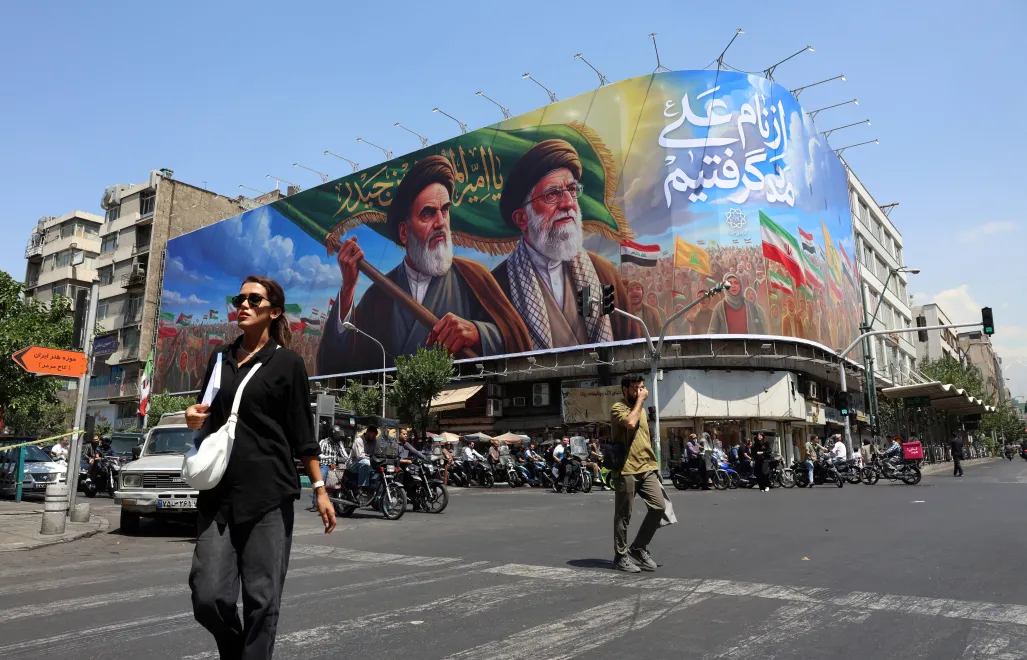 Billboard popierający irański reżim na ulicy Teheranu Fot. PAP/EPA/ABEDIN TAHERKENAREH RESTRICTIONS: 