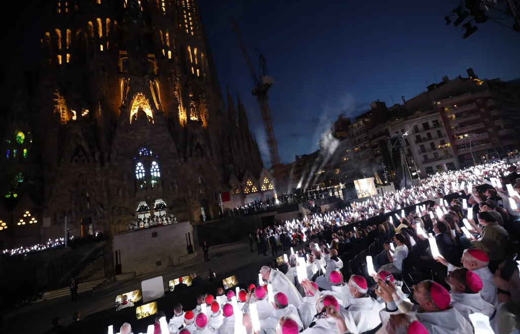 Msza została odprawiona w 100. rocznicę śmierci Antoniego Gaudiego, autora projektu bazyliki. Fot. PAP/EPA/ALBERTO ESTEVEZ
