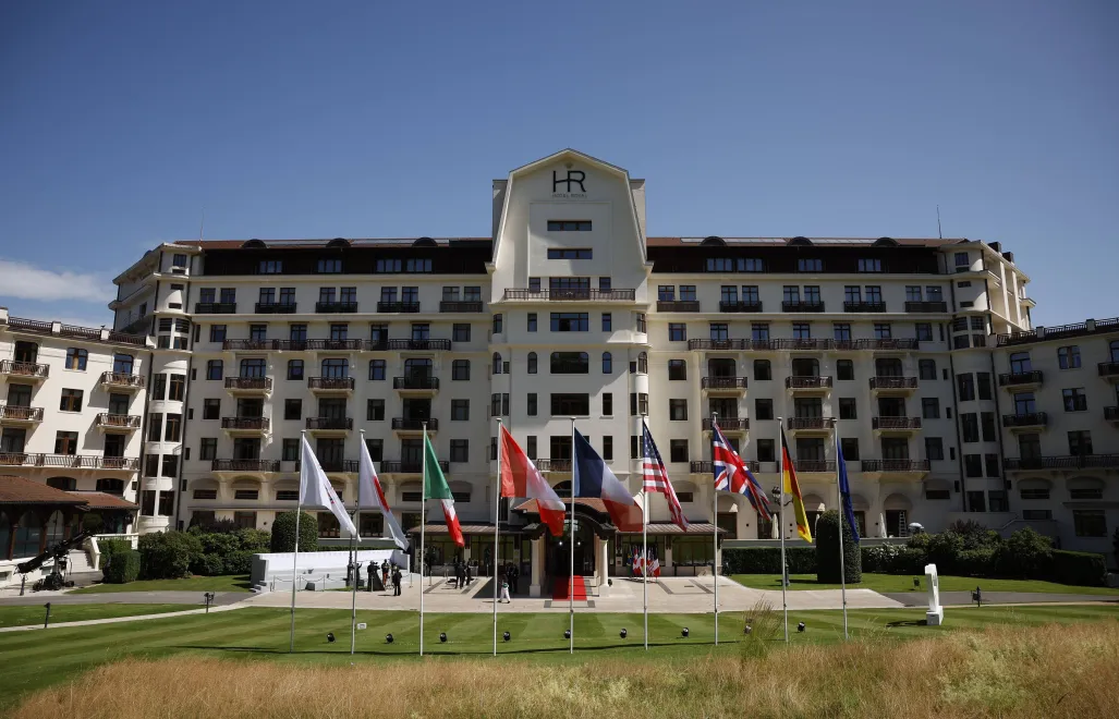 Hotel Royal Evian gości szczyt G7 Fot. PAP/EPA/YOAN VALAT