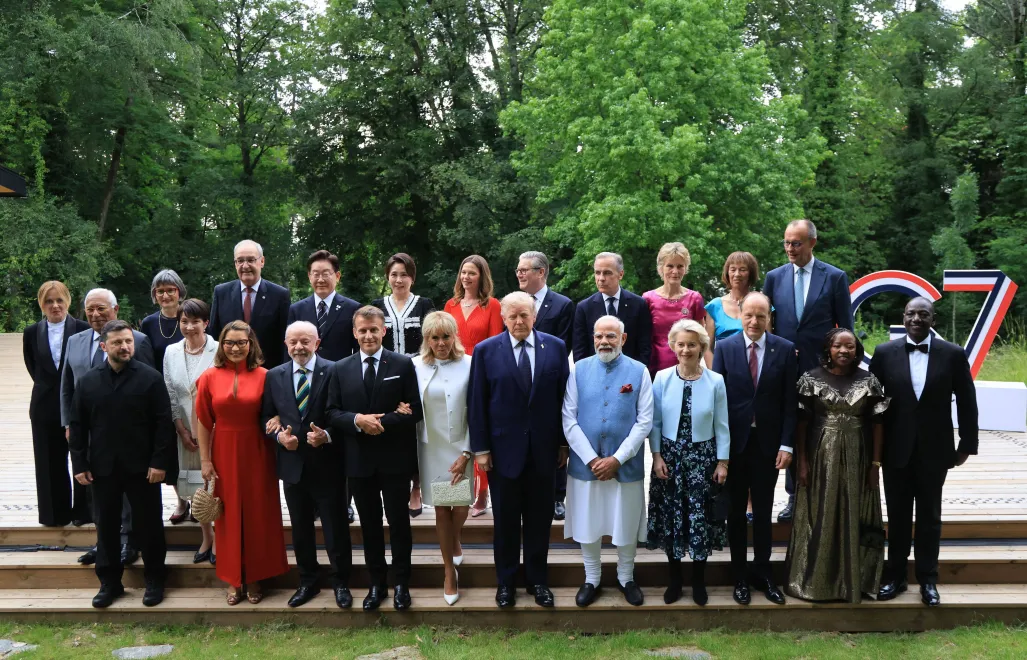 Очільники країн G7 та гості саміту в Ев'яні. Fot. PAP/EPA/LUDOVIC MARIN / POOL