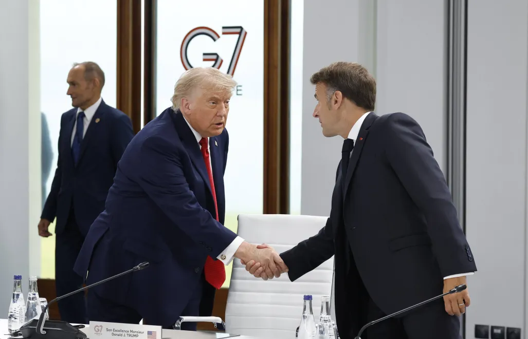 Президенти США та Франції - Дональд Трамп й Емманюель Макрон на саміті G7 в Ев'ян-ле-Бен. Fot. PAP/EPA/YOAN VALAT