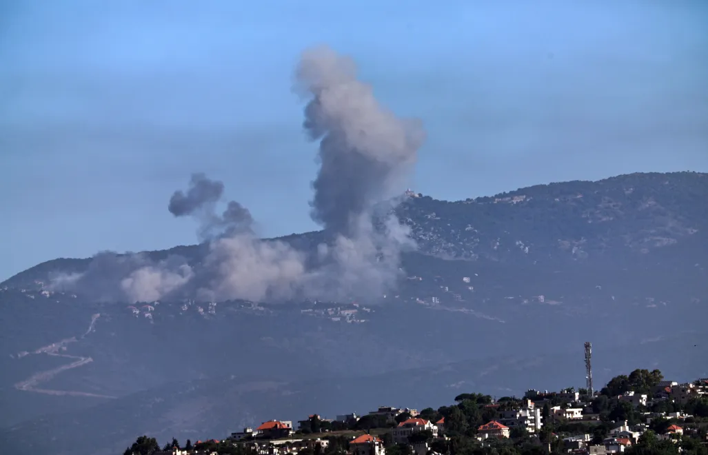 Izraelski nalot na Liban, fot. PAP/EPA/ATEF SAFADI
