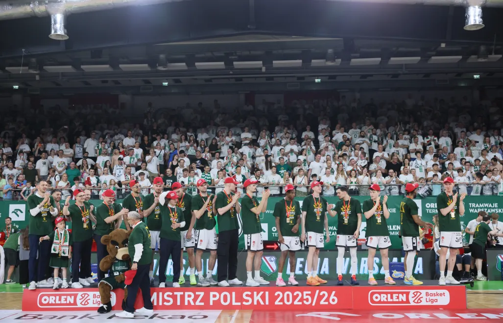 Koszykarze Legii Warszawa cieszą się ze zwycięstwa i mistrzostwa Polski Fot. PAP/Leszek Szymański