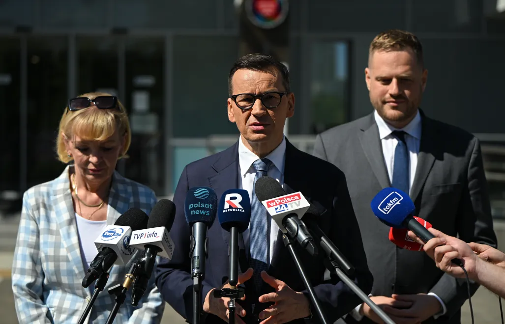  Mateusz Morawiecki (C), Janusz Cieszyński (P) i Anna Kwiecień (L). Fot. PAP/Marcin Obara