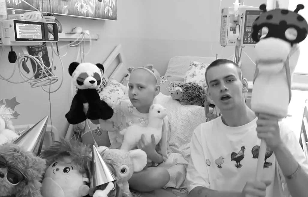 Kadr z teledysku "Wszystkie Marzenia". Źródło: łatwogang/2115 label/You Tube