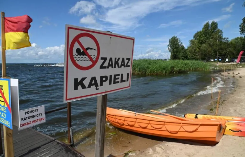 Zamknięte kąpielisko. Fot. PAP/Marcin Bielecki
