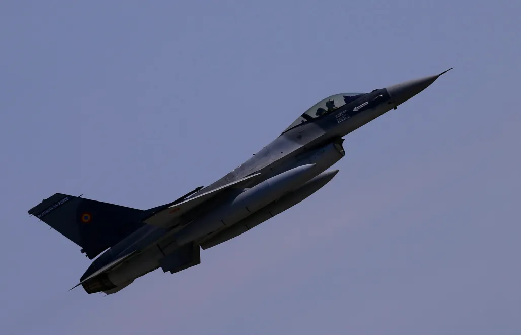 Румынский F-16. Fot. PAP/EPA/ROBERT GHEMENT