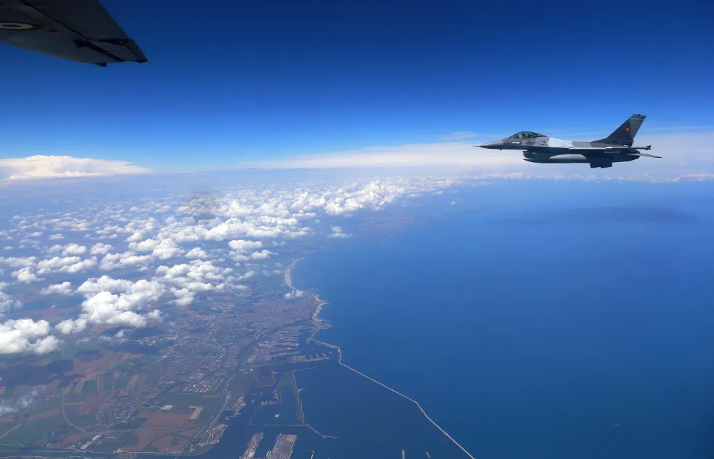Rumuńskie F16, fot. PAP/EPA/ROBERT GHEMENT