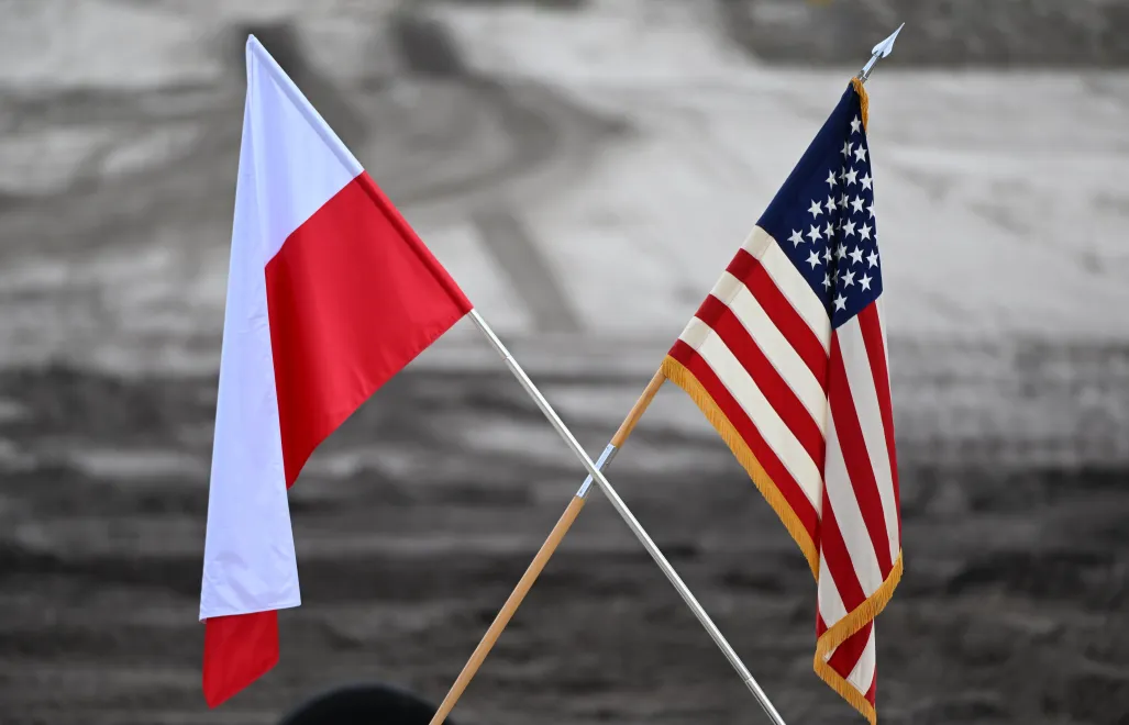 Прапори Польщі та США. Фотоілюстрація. Fot. PAP/Darek Delmanowicz