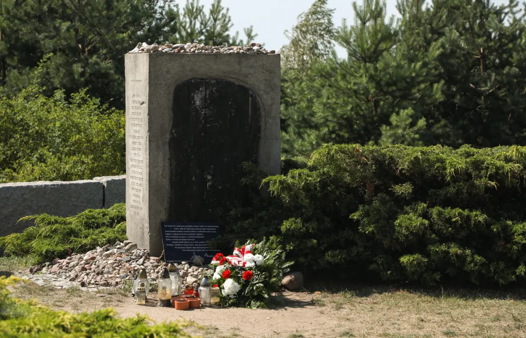 Памятник в честь евреев, убитых 10 июля 1941 года в Едвабне. Fot. PAP/Artur Reszko