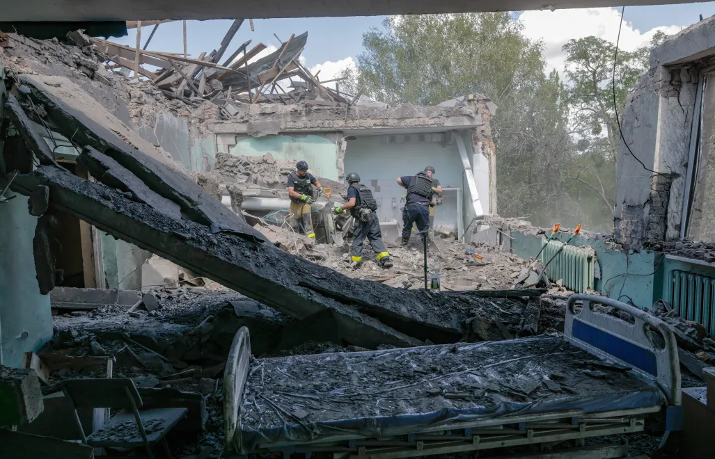 Знищення внаслідок російської атаки по міській лікарні в Харкові. 25.07.2025. Fot. PAP/Yevhen Titov