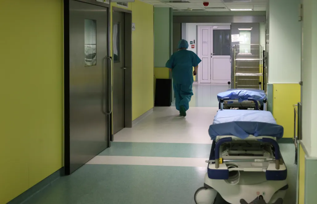 First responder in hospital hall. Photo:  PAP/Albert Zawada