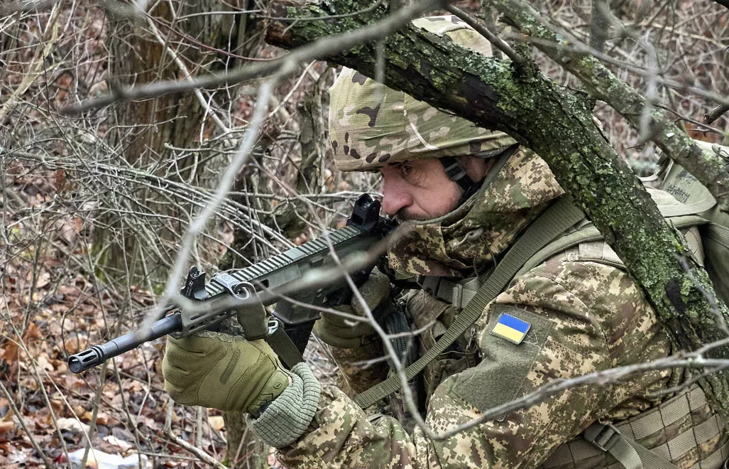 украинский военный фотоилюстрация Fot. PAP/EPA/SERGEY KOZLOV