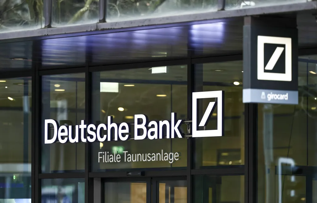 Logo Deutsche Bank, fot. PAP/EPA/RONALD WITTEK