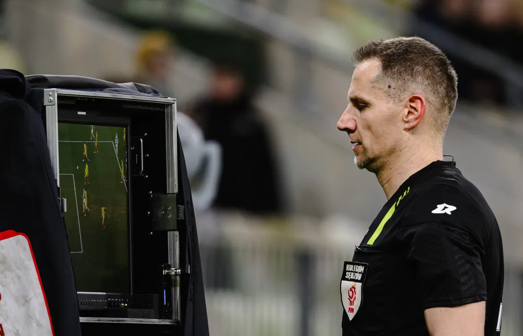 Sędzia piłkarski Tomasz Kwiatkowski. Fot. PAP/Marcin Gadomski