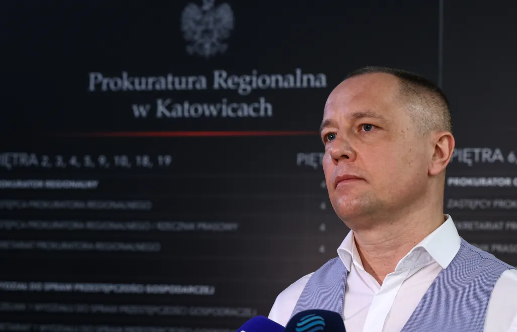 Rzeczniczk Prokuratury Regionalnej w Katowicach Michał Binkiewicz podczas wypowiedzi dla mediów w sprawie kryptowalut. Fot. PAP/Kasia Zaremba