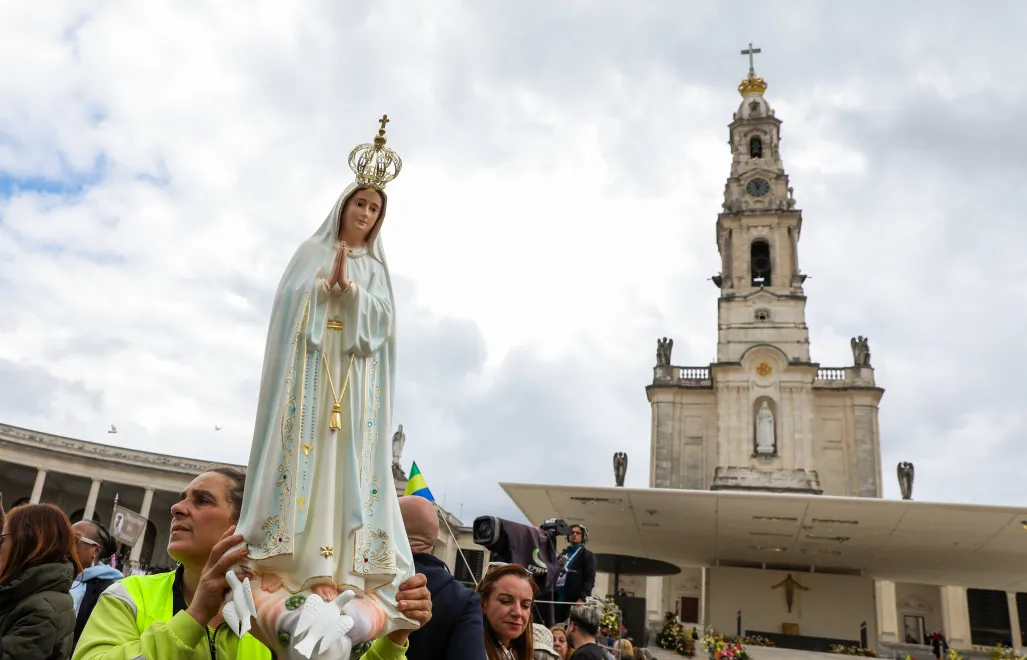 Pielgrzymi w Sanktuarium Matki Bożej Fatimskiej, fot. PAP/EPA/LUSA/PAULO CUNHA