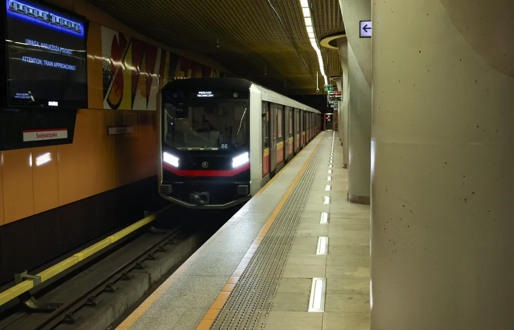 Metro w Warszawie. Fot. PAP/Albert Zawada