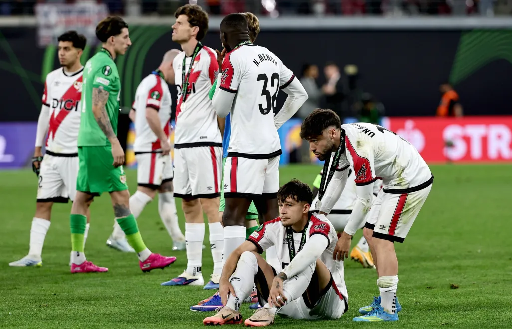 Piłkarze Rayo Vallecano. Fot. PAP/EPA/RONALD WITTEK