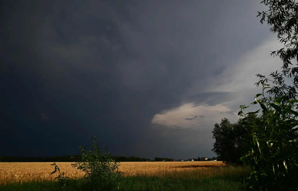 Lokalnie mogą wystąpić burze w trakcie których możliwy jest drobny grad. Fot. PAP/Michał Zieliński