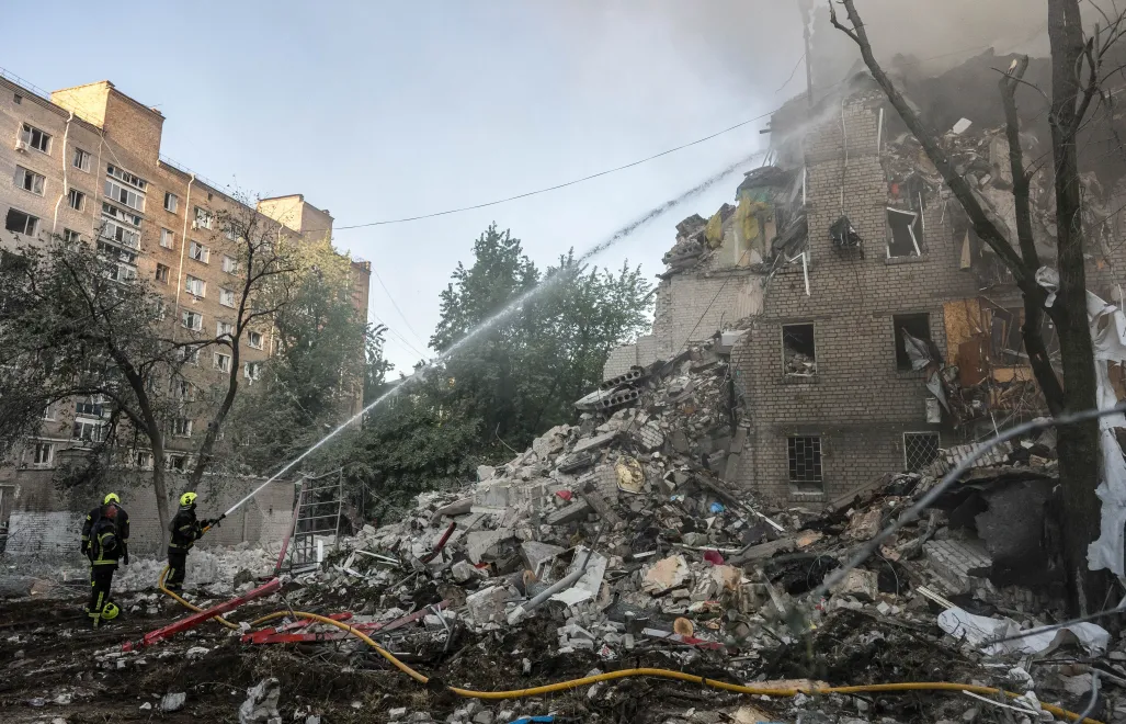 Наслідки російського обстрілу Києва. Fot. PAP/Vladyslav Musiienko