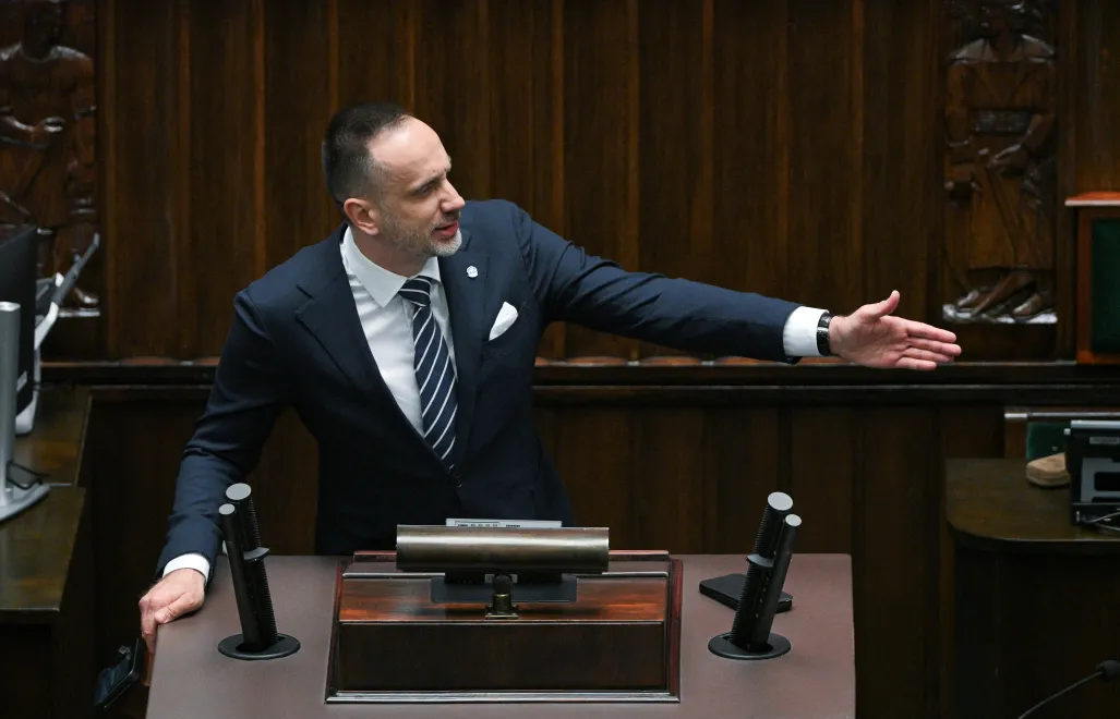 Poseł Janusz Kowalski na sali plenarnej Sejmu. Fot. PAP/Marcin Obara