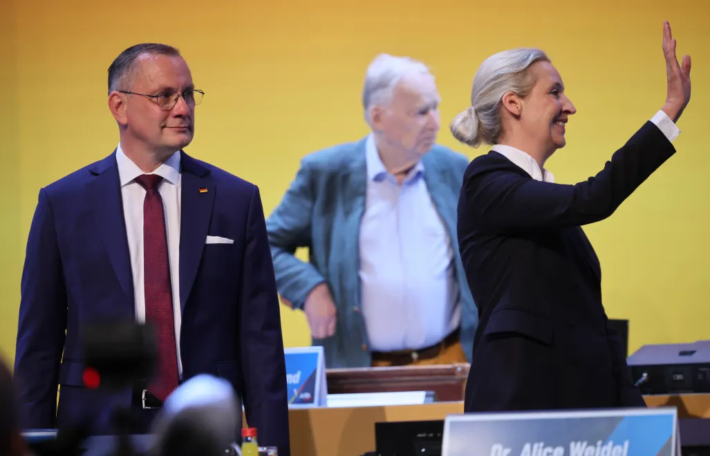 Współprzewodniczący AfD Tino Chrupalla i Alice Weidel. Fot. PAP/EPA/HANNIBAL HANSCHKE