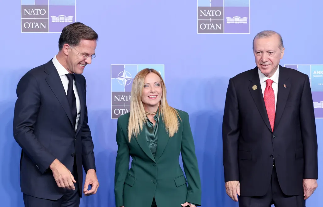 Szef NATO Mark Rutte, premier Włoch Giorgia Meloni i prezydent Turcji Recep Tayyip Erdogan. Fot. PAP/EPA/GEORGI LICOVSKI