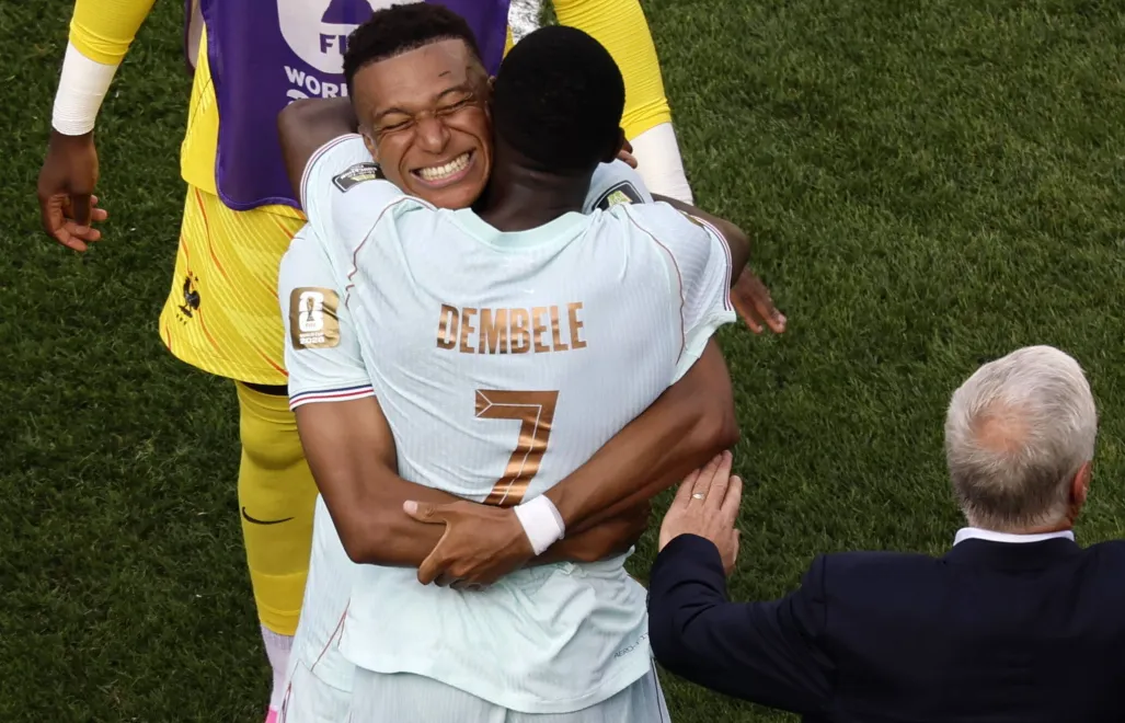 Zawodnicy reprezentacji Francji: Kylian Mbappe i Ousmane Dembele. Fot. PAP/EPA/GREG M. COOPER