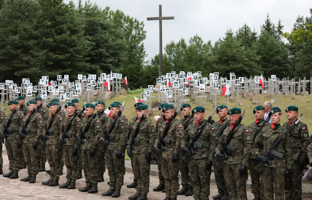Uroczyste obchody Dnia Pamięci Ofiar Obławy Augustowskiej przy Wzgórzu Krzyży w Gibach. Fot. PAP/	Artur Reszko