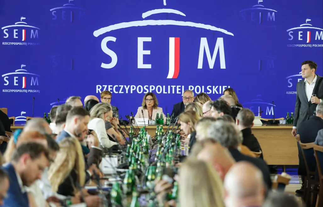 Posiedzenie Komisji Kultury, Dziedzictwa Narodowego i Środków Przekazu w Sejmie. Posłowie mają przeprowadzić wysłuchanie publiczne dotyczące rządowego projektu ustawy o zabezpieczeniu socjalnym osób wykonujących zawód artystyczny. Fot. PAP/Tomasz Gzell