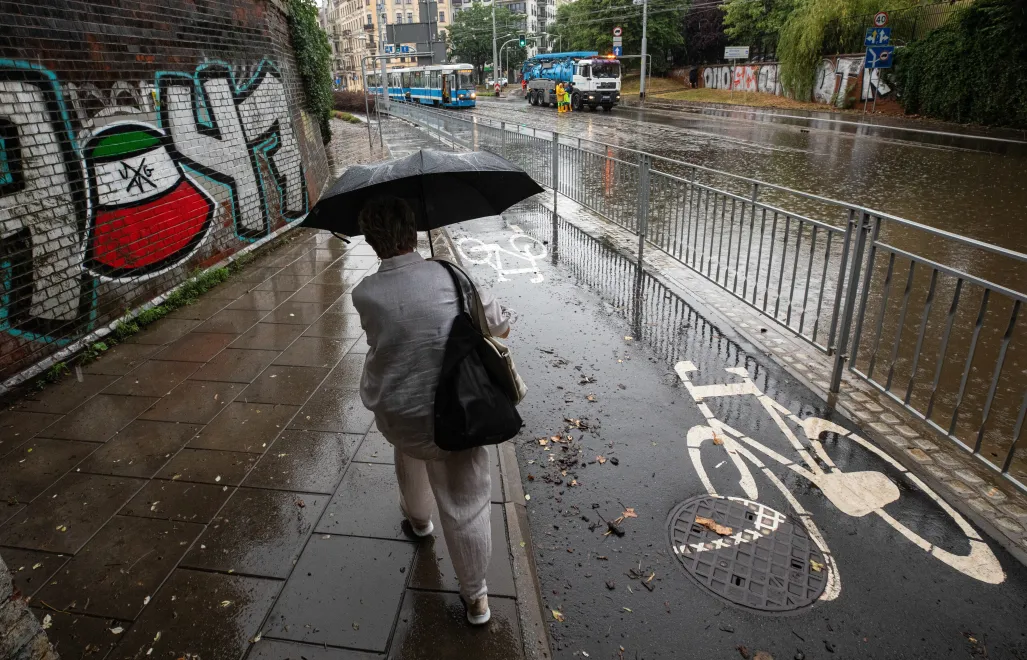 Ostrzeżenia przed burzami będą obowiązywały od godz. 13 do godz. 20 w czwartek. Fot. PAP/rzysztof Ćwik (zdjęcie ilustracyjne)