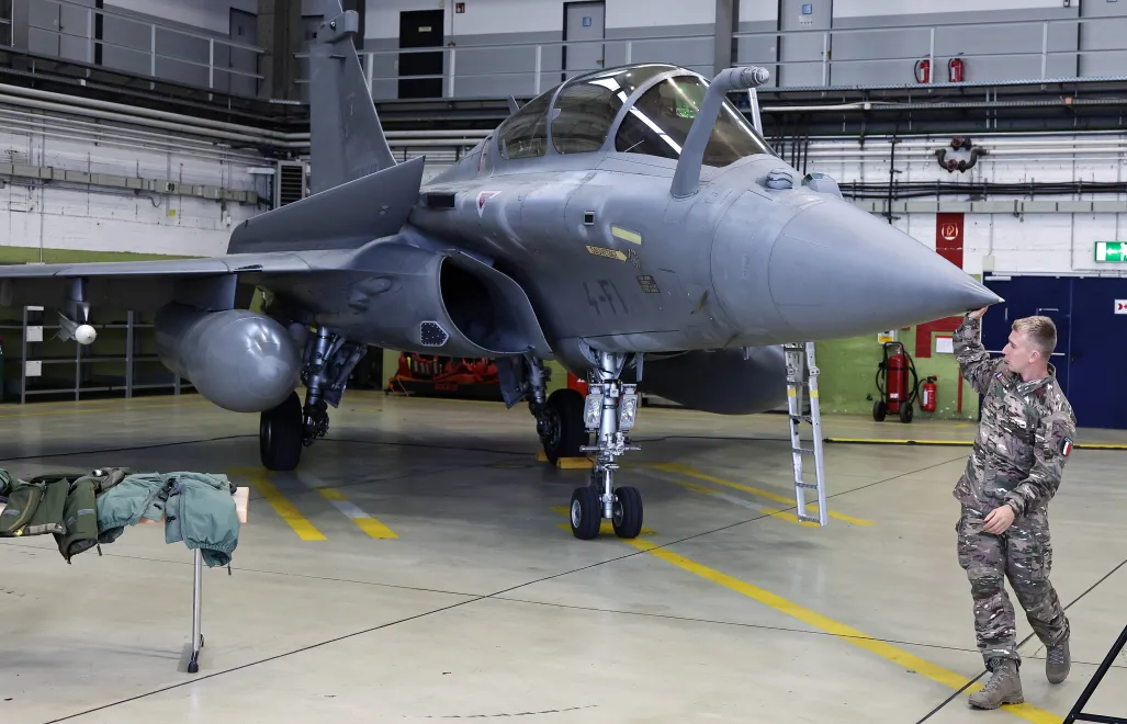 Истребитель Rafale, который может быть оснащен для перенесения ядерного оружия. Fot. PAP/EPA/FRIEDEMANN VOGEL (фотоиллюстрация)