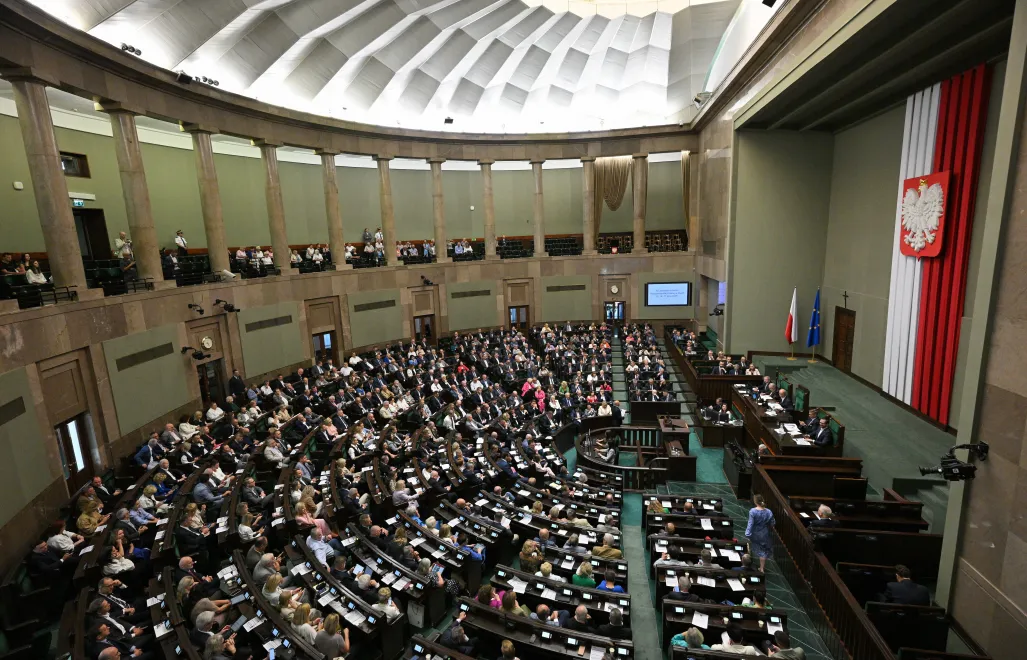 Posłowie na sali plenarnej Sejmu. Fot. PAP/Marcin Obara