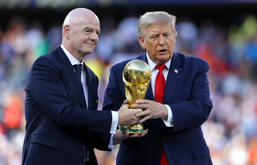 Gianni Infantino, Donald Trump. Fot. PAP/EPA/CHRISTOPHER NEUNDORF