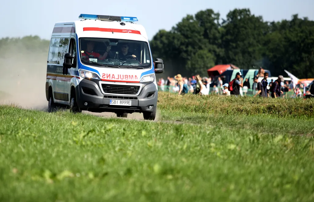 Karetka na trasie Rajdu Polski Fot. PAP/Jarek Praszkiewicz
