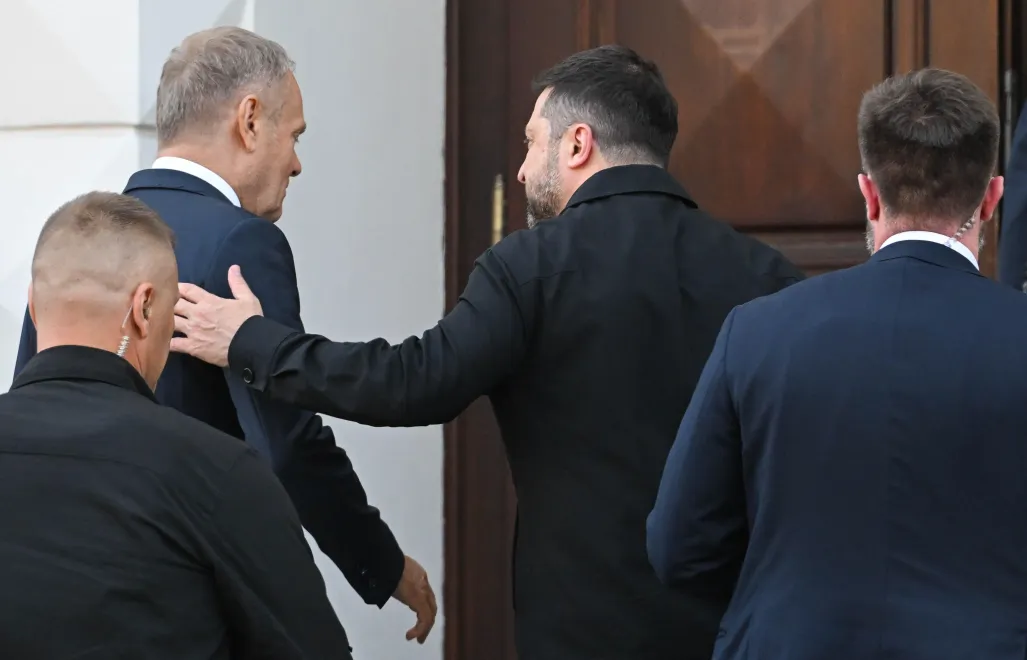 Після урочистої зустрічі Володимира Зеленського президент України та прем'єр-міністр Польщі вирушили на переговори, які проходять у Любліні. Fot. PAP/Wojtek Jargiło