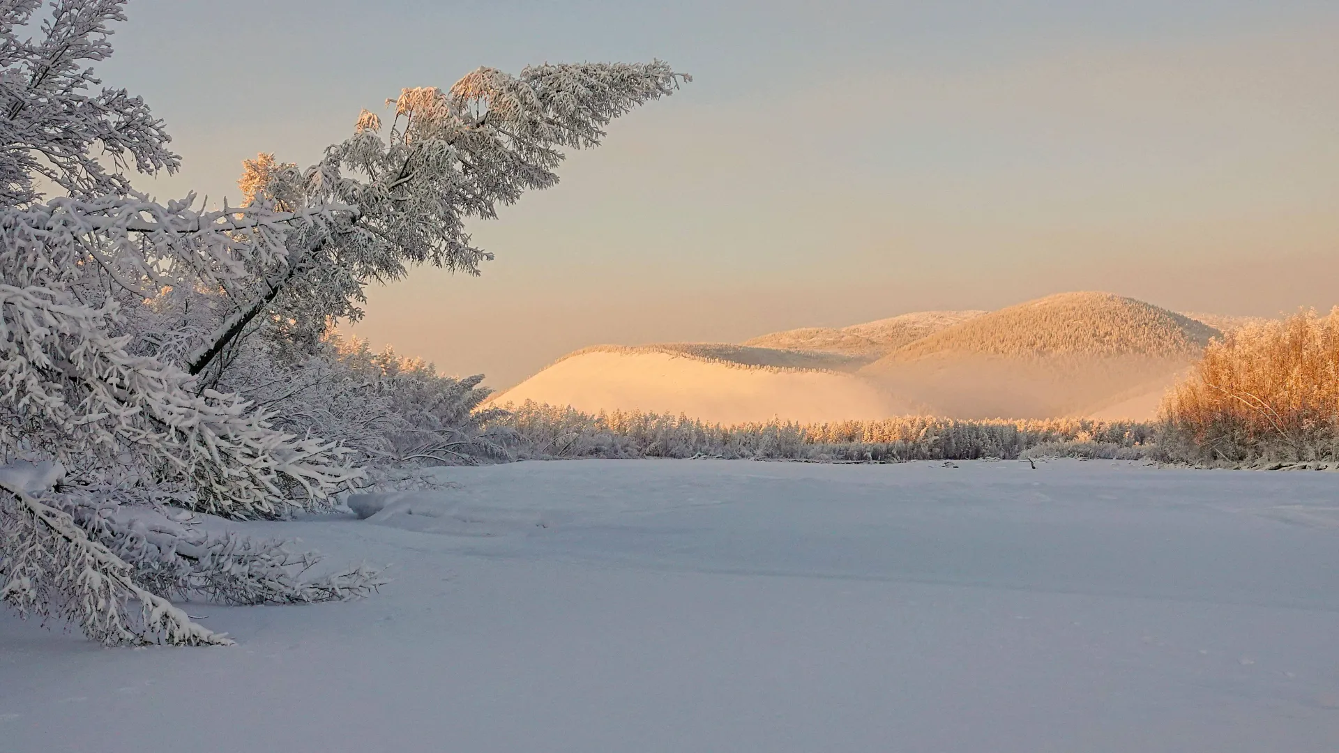 Miejscowość Ojmiakon na Syberii, w republice Jakucji. Fot. PAP/ABACA
